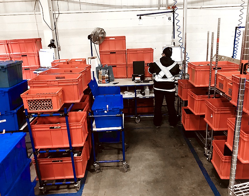 Modular carts with plastic bins Modular carts with plastic bins