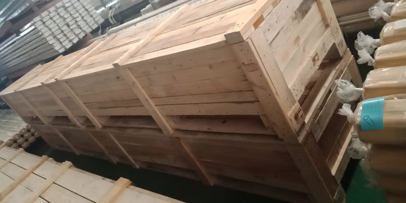 Caja de madera de 4 metros de tubo