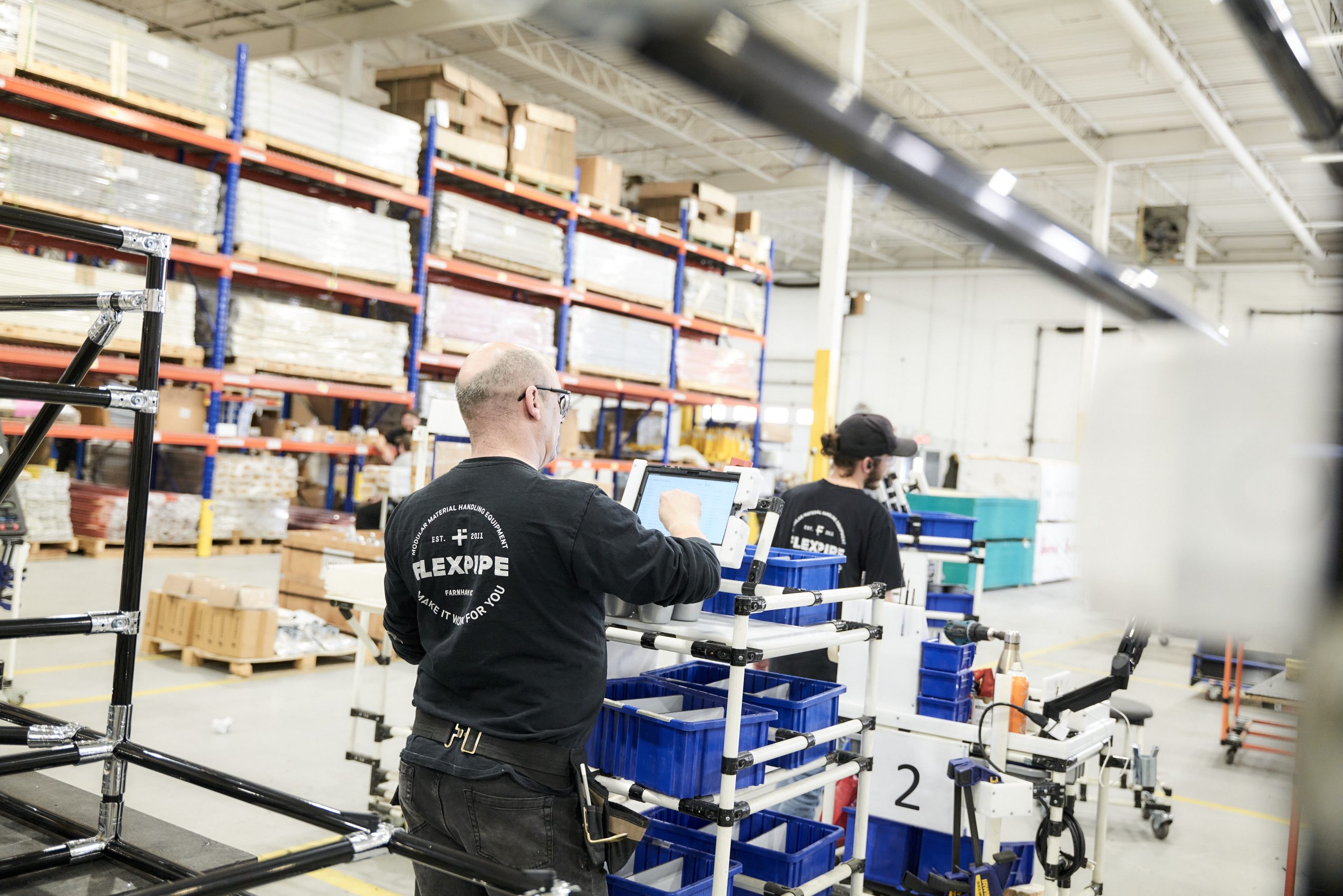 virage nnumérique chez Flexpipe - utilisation de la tablette électronique dans l'usine de production