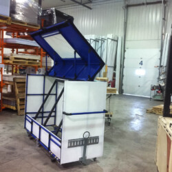 Cart with a cover protection to transport sensible parts