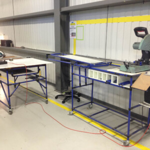 Working station and rack side-by-side