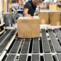 Exemple of a Flexpipe conveyor in a warehouse